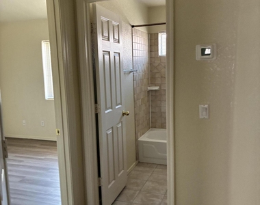 1074 N Saguaro Street - Photo Thumbnail 13