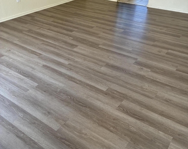 1074 N Saguaro Street - Photo Thumbnail 8