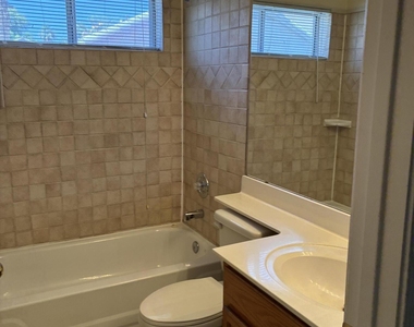 1074 N Saguaro Street - Photo Thumbnail 15
