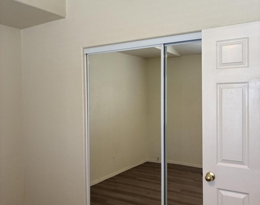 1074 N Saguaro Street - Photo Thumbnail 14