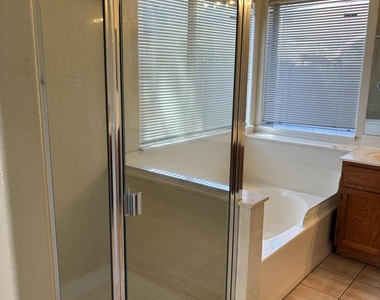 1074 N Saguaro Street - Photo Thumbnail 9