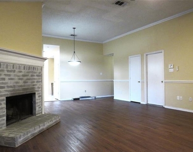 6034 Maple Leaf Drive - Photo Thumbnail 3