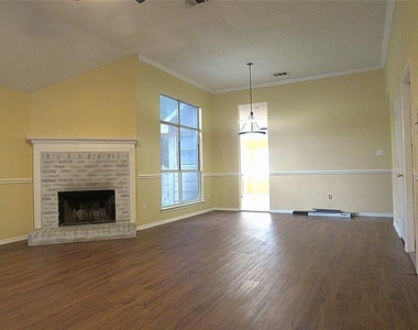 6034 Maple Leaf Drive - Photo Thumbnail 4