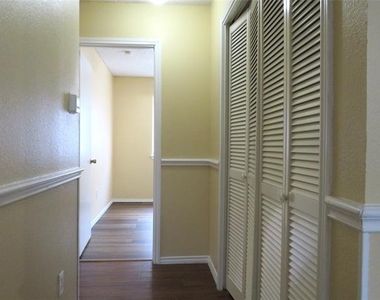 6034 Maple Leaf Drive - Photo Thumbnail 12