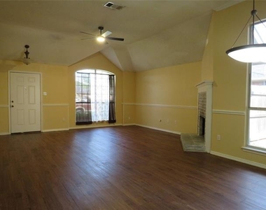 6034 Maple Leaf Drive - Photo Thumbnail 2