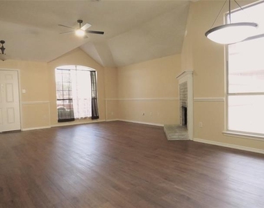 6034 Maple Leaf Drive - Photo Thumbnail 5
