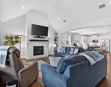 1002 Copper Smith Way - Photo Thumbnail 13