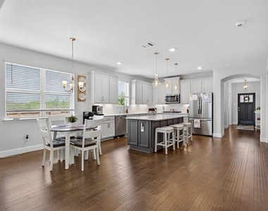 1002 Copper Smith Way - Photo Thumbnail 15