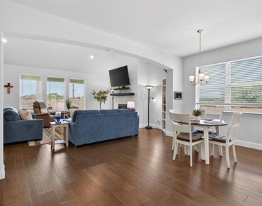 1002 Copper Smith Way - Photo Thumbnail 11