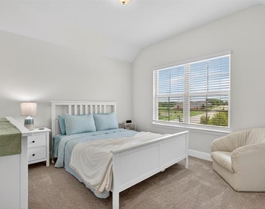 1002 Copper Smith Way - Photo Thumbnail 32