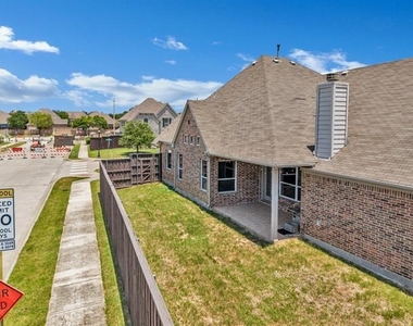 1121 Ranch Gate Lane - Photo Thumbnail 16