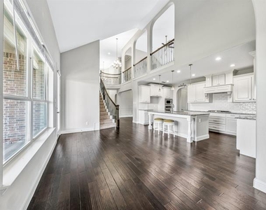 1121 Ranch Gate Lane - Photo Thumbnail 9
