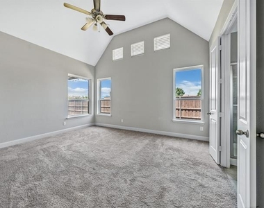 1121 Ranch Gate Lane - Photo Thumbnail 5