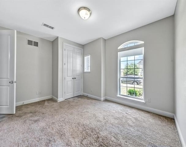 1121 Ranch Gate Lane - Photo Thumbnail 3