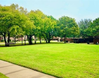 9829 Lightcatcher Drive - Photo Thumbnail 32