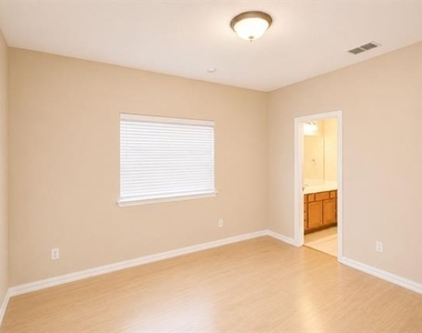 9829 Lightcatcher Drive - Photo Thumbnail 18