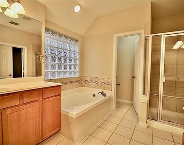 9829 Lightcatcher Drive - Photo Thumbnail 15