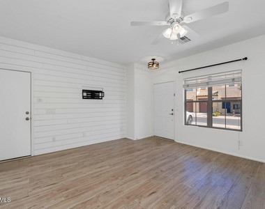 1886 E Don Carlos Avenue - Photo Thumbnail 5