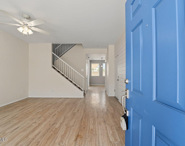 1886 E Don Carlos Avenue - Photo Thumbnail 2