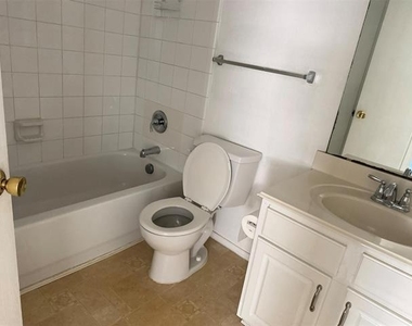 1557 Chivalry Lane - Photo Thumbnail 10