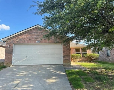 1557 Chivalry Lane - Photo Thumbnail 13