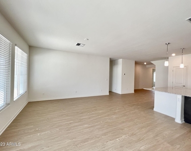 1750 W Inca Drive - Photo Thumbnail 4