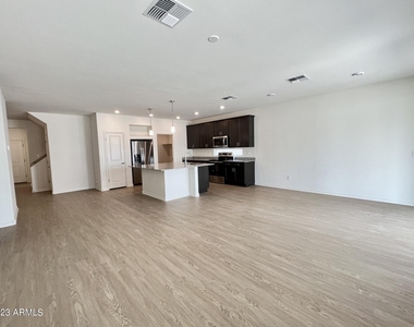 1750 W Inca Drive - Photo Thumbnail 2