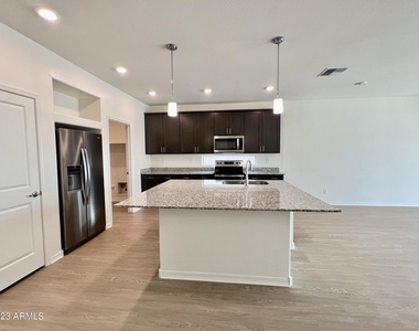 1750 W Inca Drive - Photo Thumbnail 5