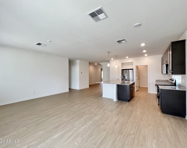 1750 W Inca Drive - Photo Thumbnail 3