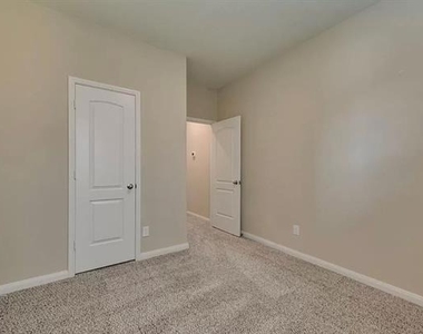1706 Sandalwood Way - Photo Thumbnail 10