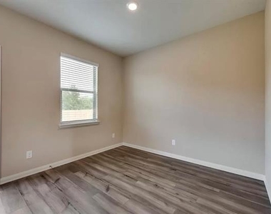 1706 Sandalwood Way - Photo Thumbnail 11