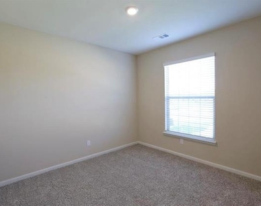1706 Sandalwood Way - Photo Thumbnail 13