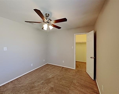 632 Hutchins Drive - Photo Thumbnail 6