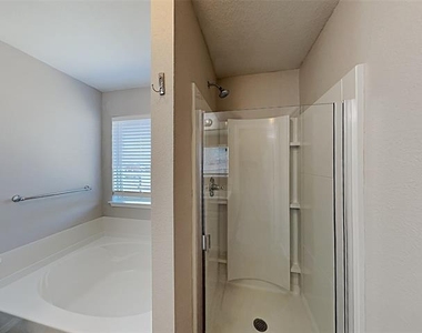 632 Hutchins Drive - Photo Thumbnail 13