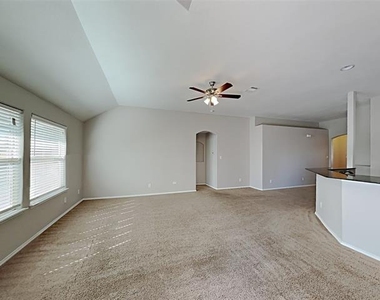 632 Hutchins Drive - Photo Thumbnail 4