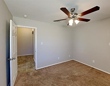 632 Hutchins Drive - Photo Thumbnail 5