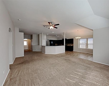 632 Hutchins Drive - Photo Thumbnail 3