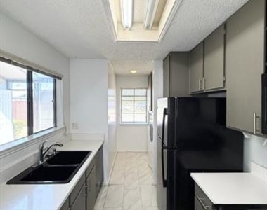 606 Bellaire Drive - Photo Thumbnail 6