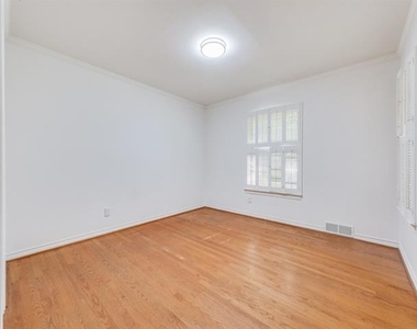 10715 Royal Springs Drive - Photo Thumbnail 7