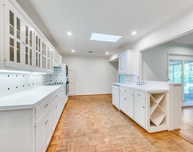10715 Royal Springs Drive - Photo Thumbnail 5