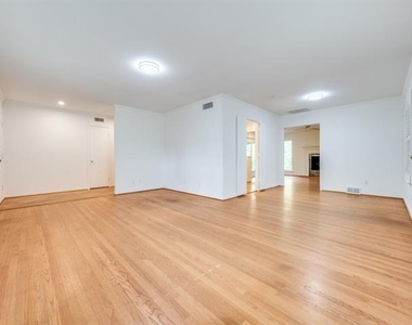 10715 Royal Springs Drive - Photo Thumbnail 2