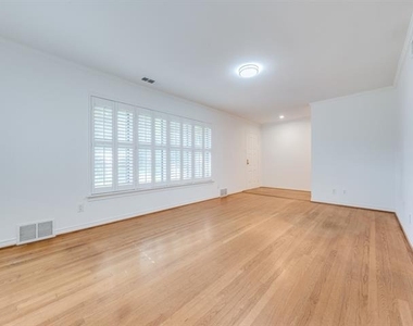 10715 Royal Springs Drive - Photo Thumbnail 3