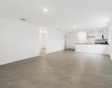 7109 Gray Wolf Lane - Photo Thumbnail 2