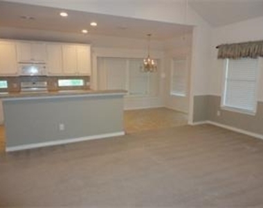 981 Crockett Drive - Photo Thumbnail 12