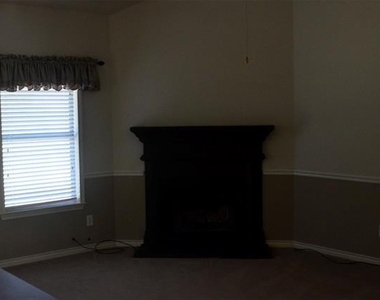 981 Crockett Drive - Photo Thumbnail 8