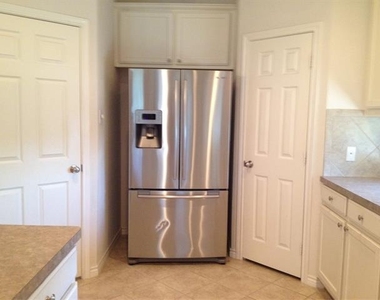 981 Crockett Drive - Photo Thumbnail 17