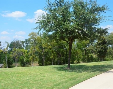 981 Crockett Drive - Photo Thumbnail 18