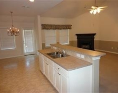 981 Crockett Drive - Photo Thumbnail 11