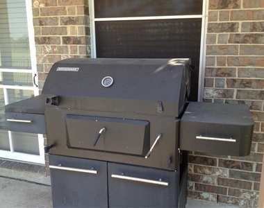 981 Crockett Drive - Photo Thumbnail 9
