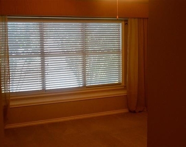 981 Crockett Drive - Photo Thumbnail 16